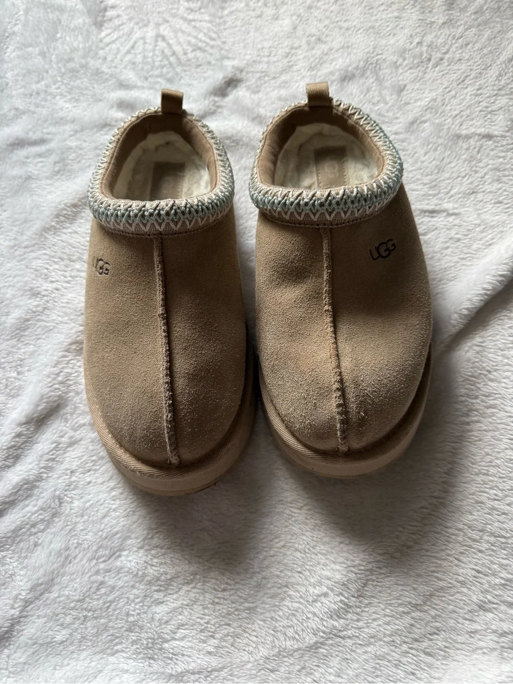 UGG Kids Slip-On Slippers in Chestnut/Tan with Shearling Trim